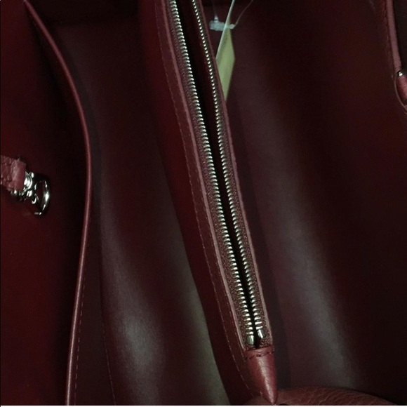 new LOUIS VUITTON MM Capucines Leather Tote - Picture 10 of 15